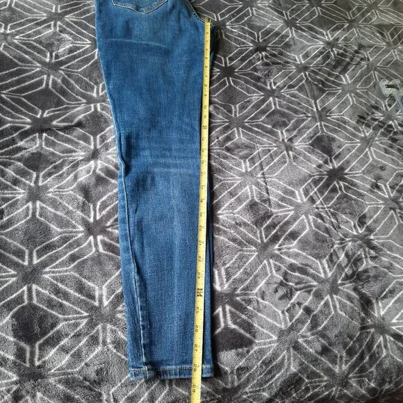 Old Navy Mid-Rise ROCKSTAR Distressed Skinny Jeans - Darkwash, Size 4 - Picture 12 of 15